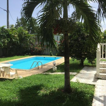 勒卡尔贝T2 Tropical En Bord De Piscine A 100M De La Mer公寓 外观 照片